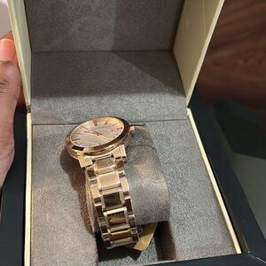 Burberry Gold Watch Luxurious Linked Design